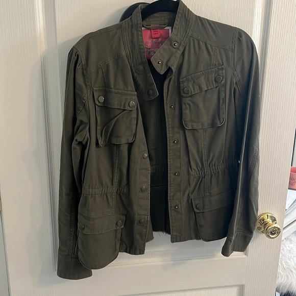 Army green jacket. - Picture 1 of 2
